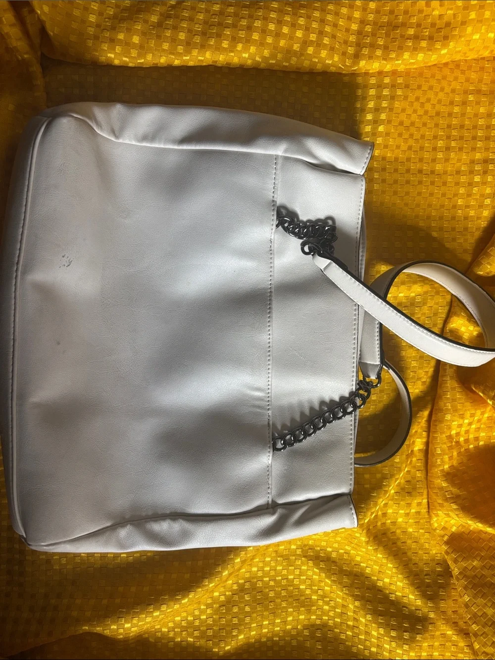 Simply Vera Vera Wang White Shoulder Bag with Black Chain Detail